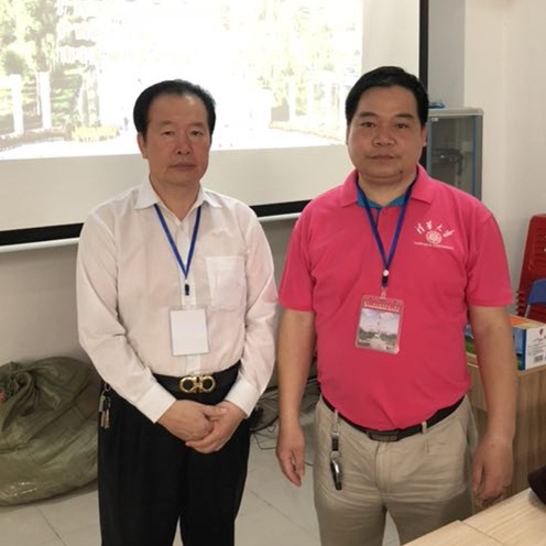 杨炳仪老师与裴翁大师合照 杨炳仪老师与裴翁大师合照